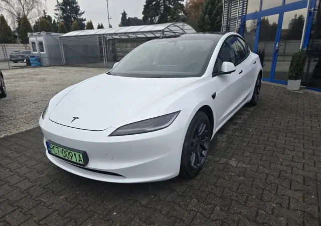 TESLA Model 3 