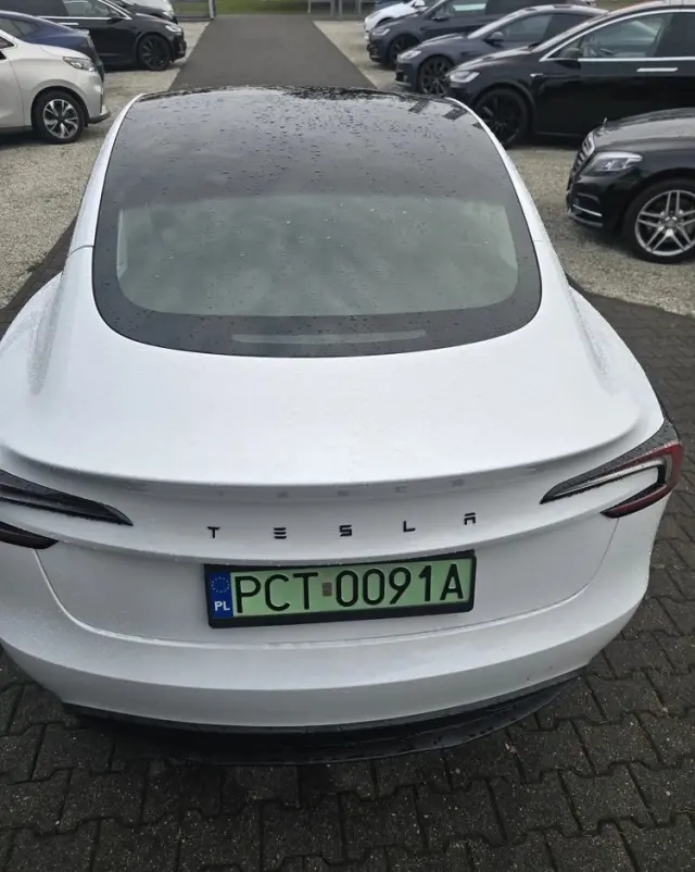 TESLA Model 3 