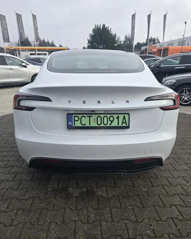 TESLA Model 3 