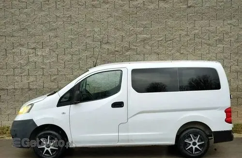 NISSAN NV200 