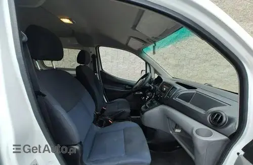 NISSAN NV200 