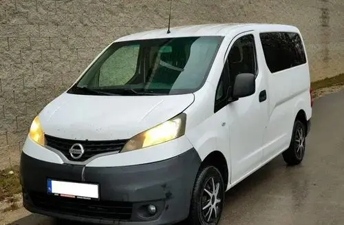 NISSAN NV200 