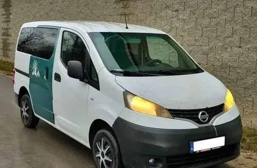 NISSAN NV200 