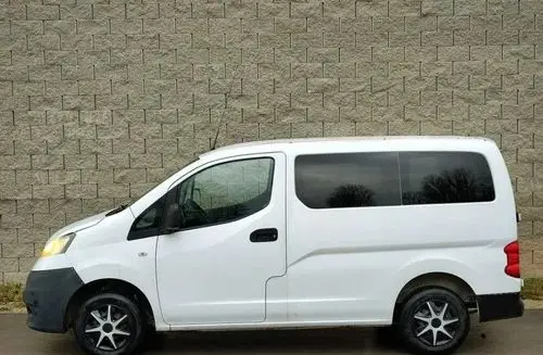 NISSAN NV200 