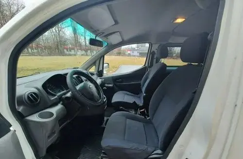 NISSAN NV200 