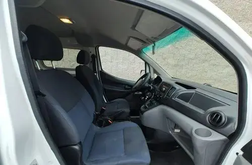 NISSAN NV200 