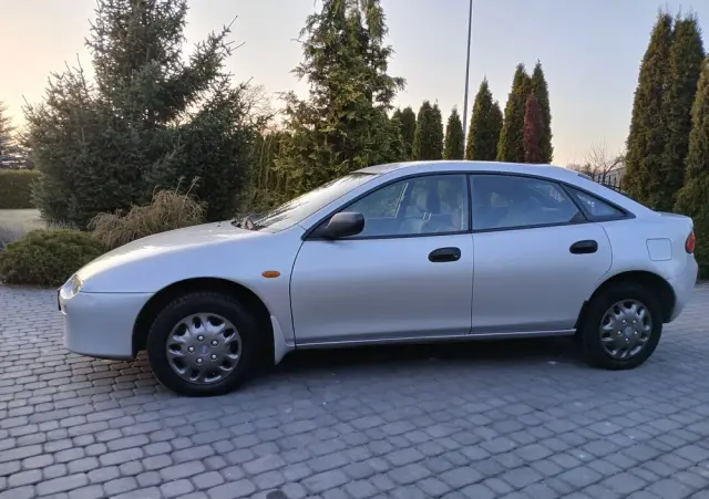 MAZDA 323F 