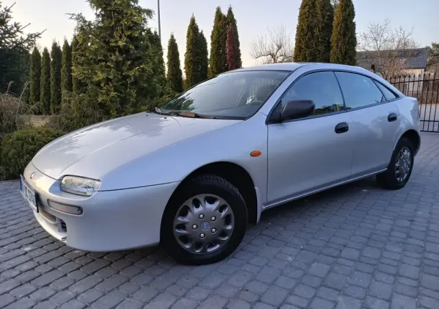 MAZDA 323F 