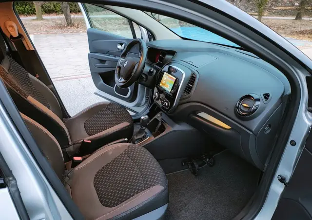 RENAULT Captur TCe 150 EDC GPF COLLECTION