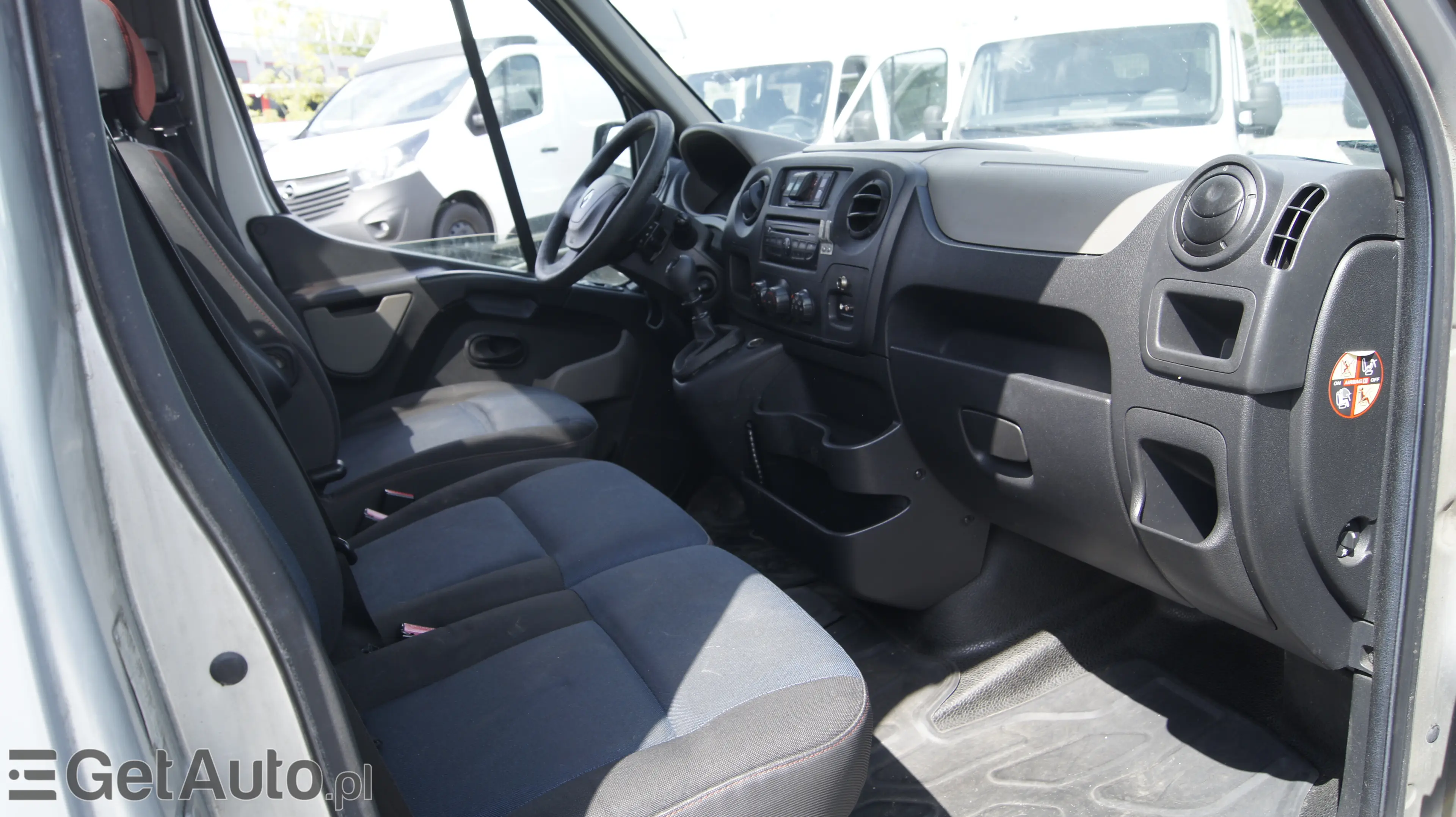 RENAULT Master 9 osobowy