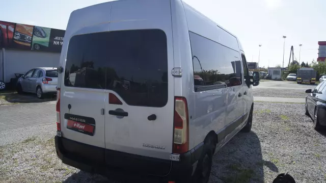 RENAULT Master 9 osobowy