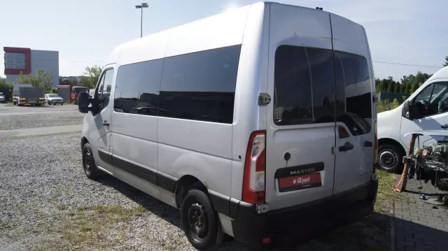 RENAULT Master 9 osobowy