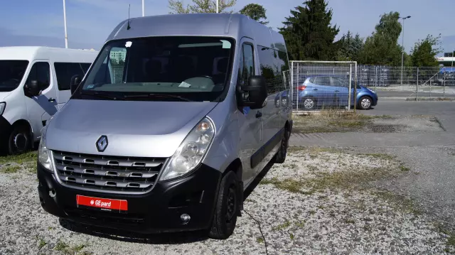 RENAULT Master 9 osobowy