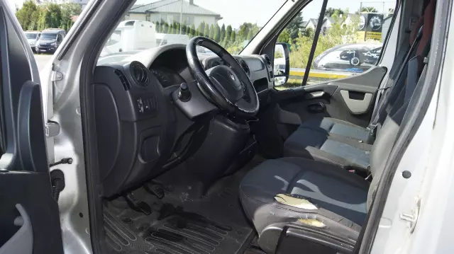 RENAULT Master 9 osobowy