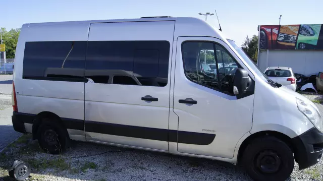 RENAULT Master 9 osobowy