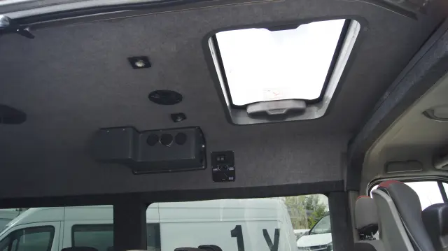 RENAULT Master 9 osobowy