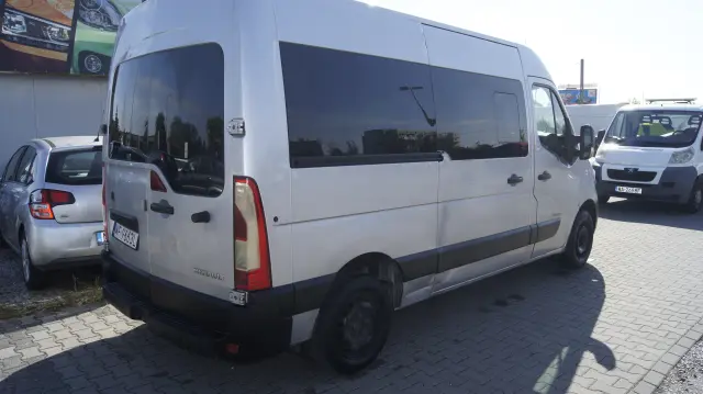 RENAULT Master 9 osobowy