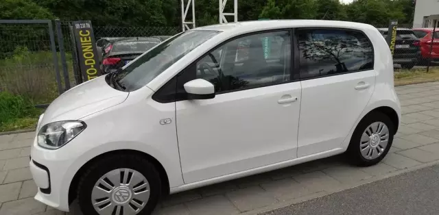 VOLKSWAGEN Up! 