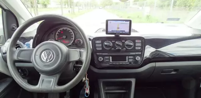 VOLKSWAGEN Up! 