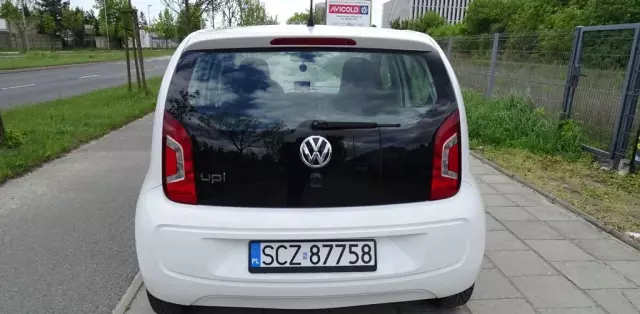 VOLKSWAGEN Up! 