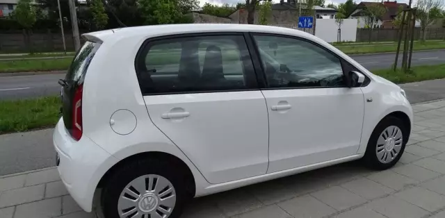 VOLKSWAGEN Up! 
