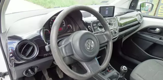 VOLKSWAGEN Up! 