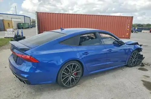 AUDI S7 