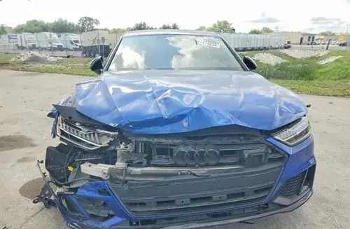 AUDI S7 