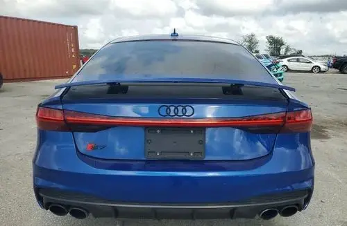 AUDI S7 