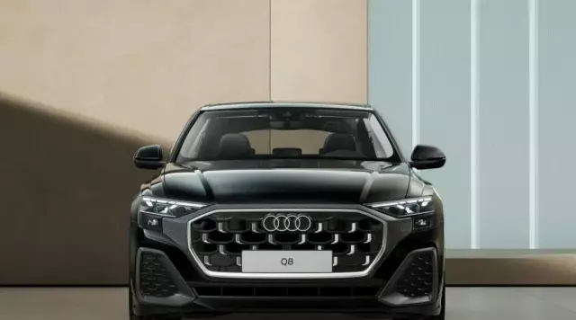 AUDI Q8 