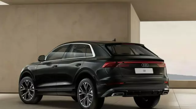 AUDI Q8 