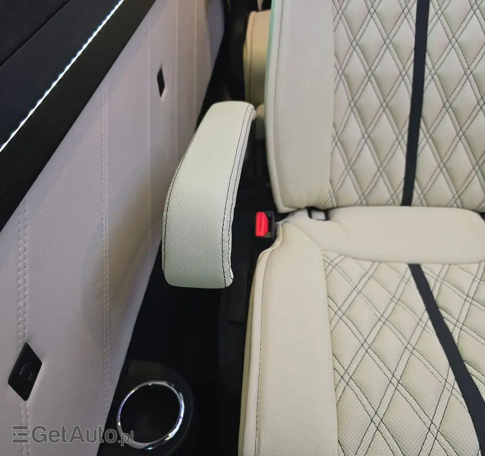 MERCEDES-BENZ Sprinter 319 CDI 907.235