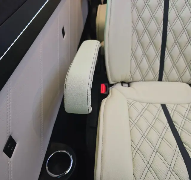 MERCEDES-BENZ Sprinter 319 CDI 907.235