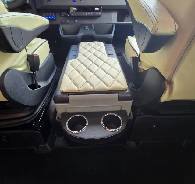 MERCEDES-BENZ Sprinter 319 CDI 907.235