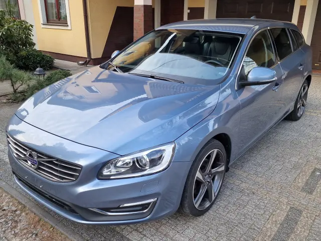 VOLVO V60 Summum