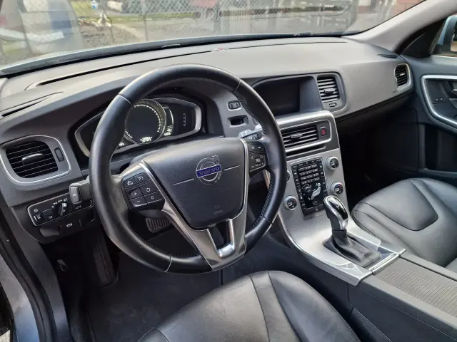 VOLVO V60 Summum