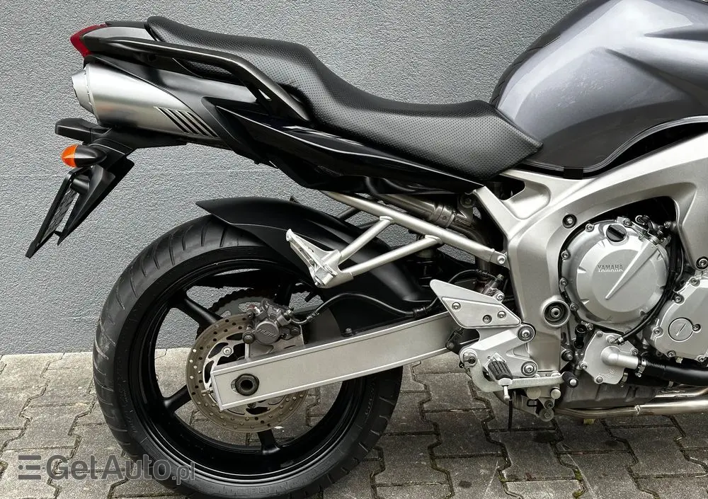 YAMAHA FZ6 