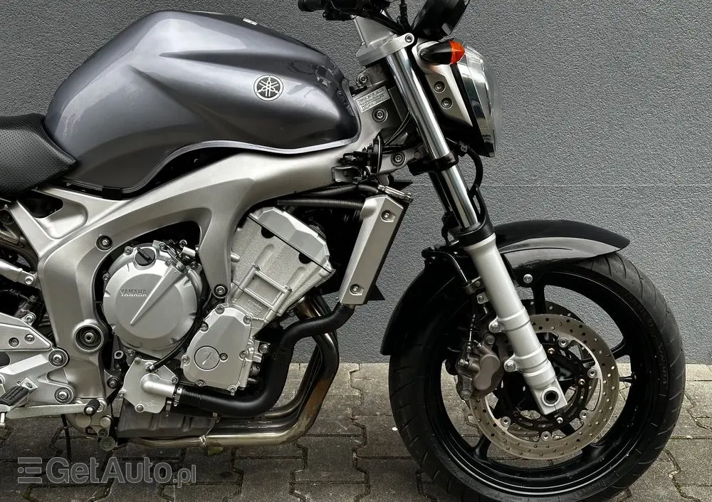 YAMAHA FZ6 
