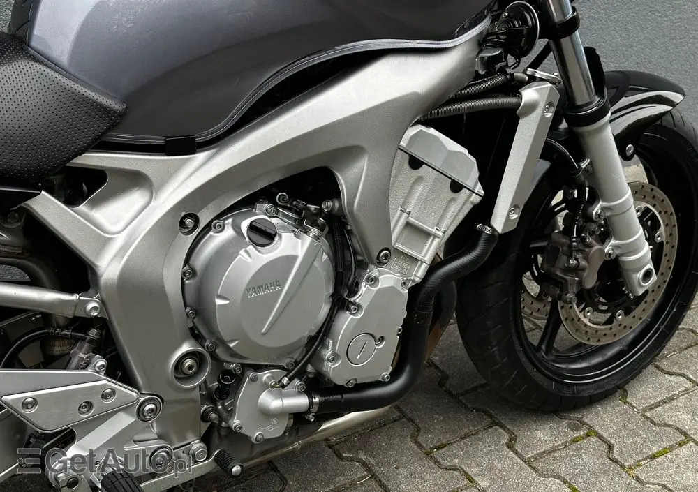 YAMAHA FZ6 