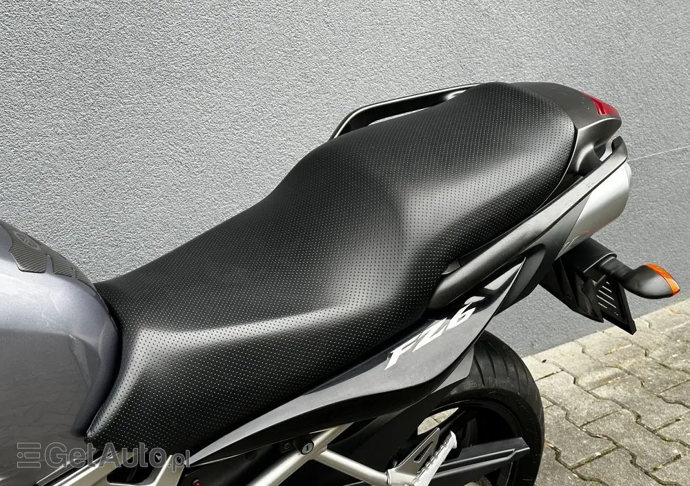 YAMAHA FZ6 