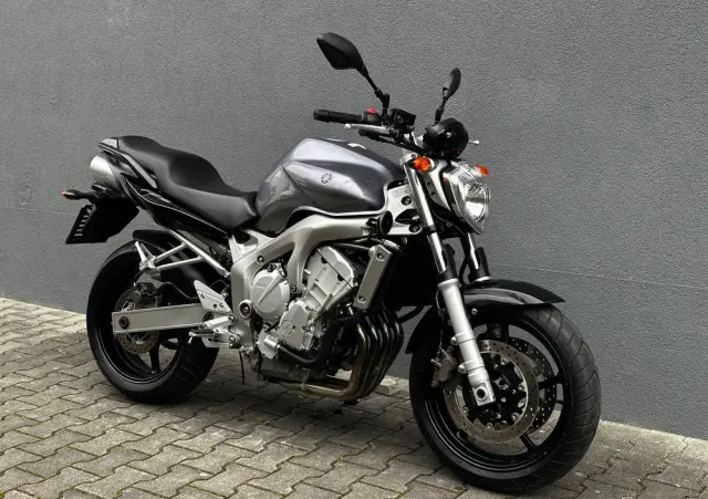 YAMAHA FZ6 