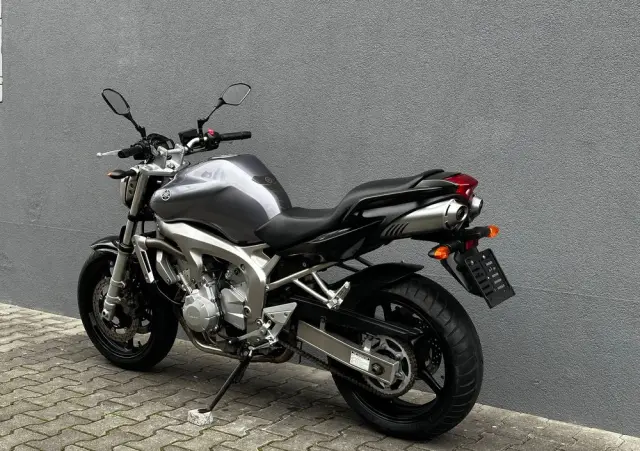 YAMAHA FZ6 