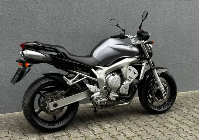 YAMAHA FZ6 