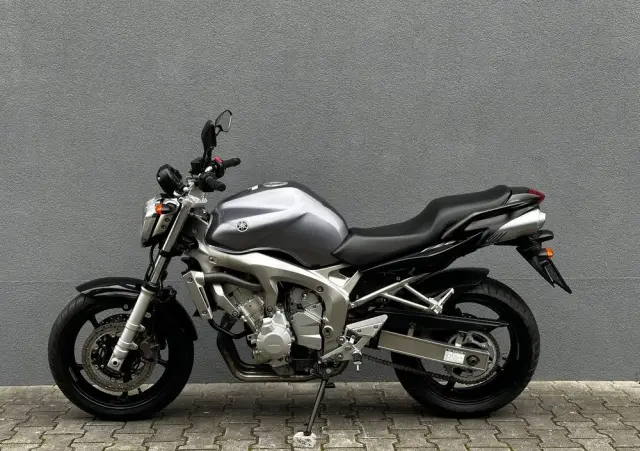 YAMAHA FZ6 