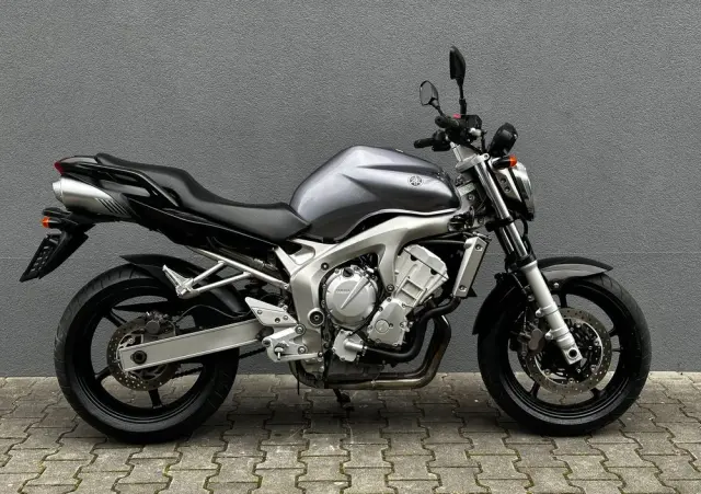 YAMAHA FZ6 