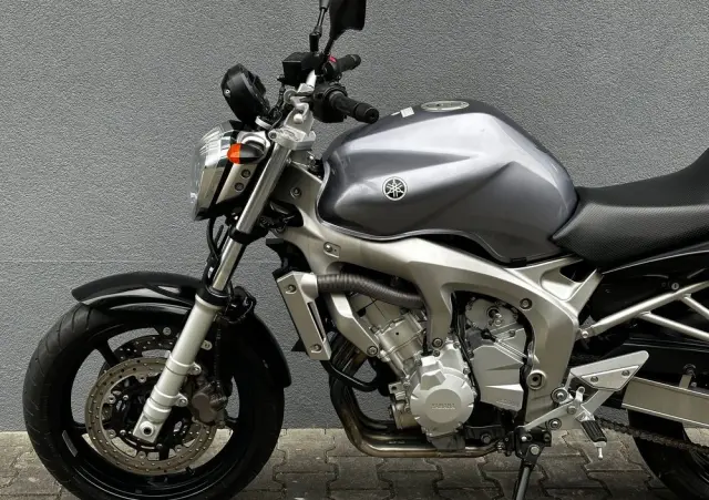 YAMAHA FZ6 