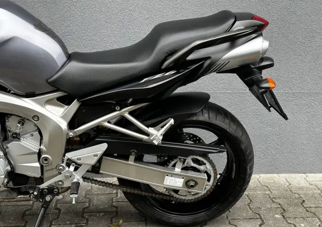 YAMAHA FZ6 