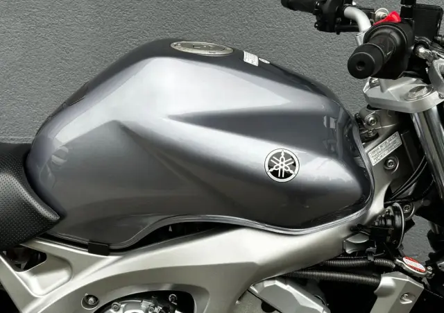 YAMAHA FZ6 