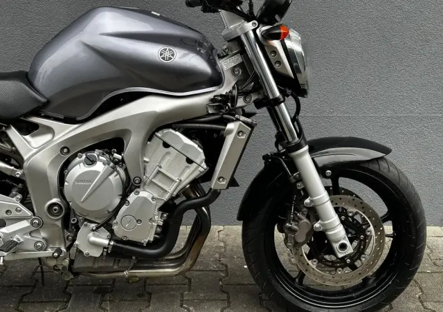 YAMAHA FZ6 