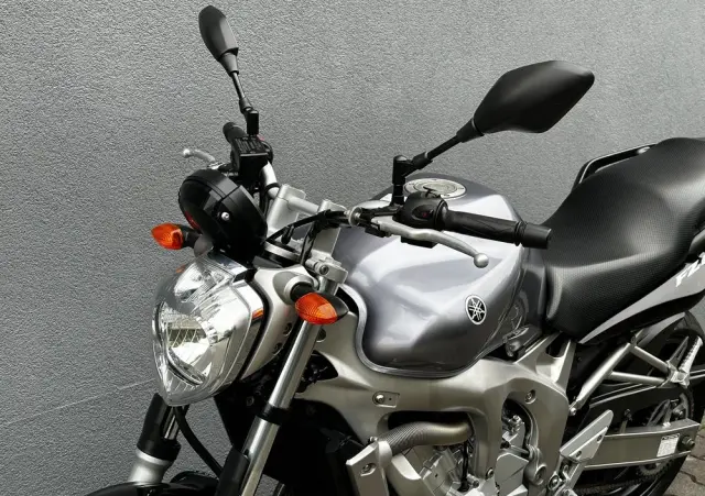 YAMAHA FZ6 